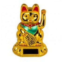 Кот Манэки-нэко. Высота 11 см. Работает от солнечной батареи.